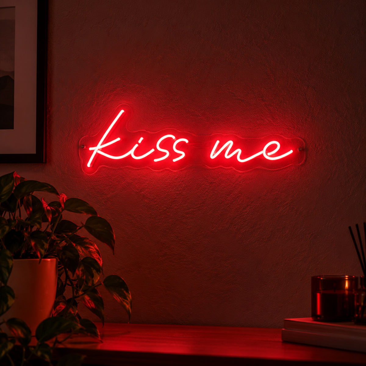 Kiss Me LED Neon Sign — image 01