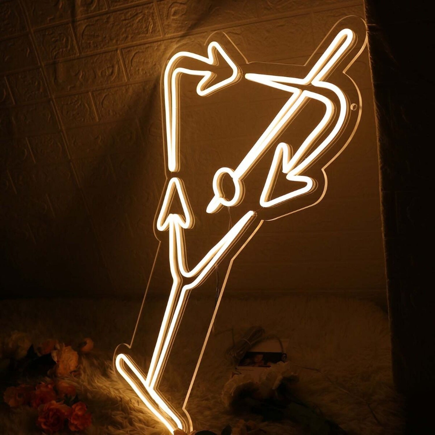 Arrow Cocktails Yellow Neon Sign | Shineneon