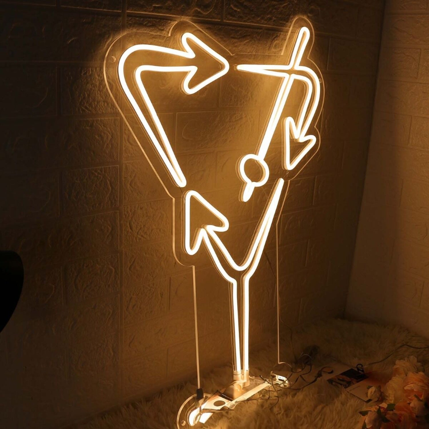 Arrow Cocktails Yellow Neon Sign | Shineneon
