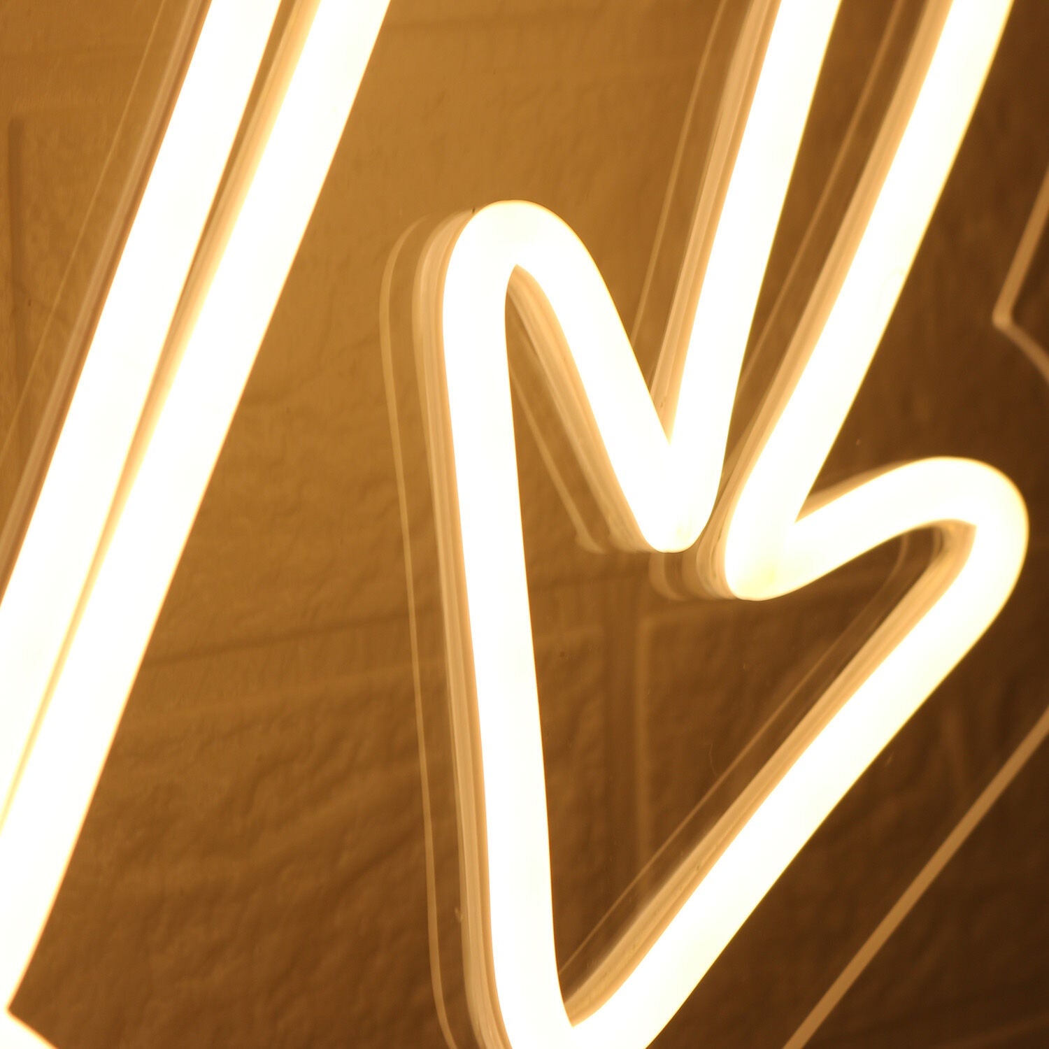 Arrow Cocktails Yellow Neon Sign | Shineneon