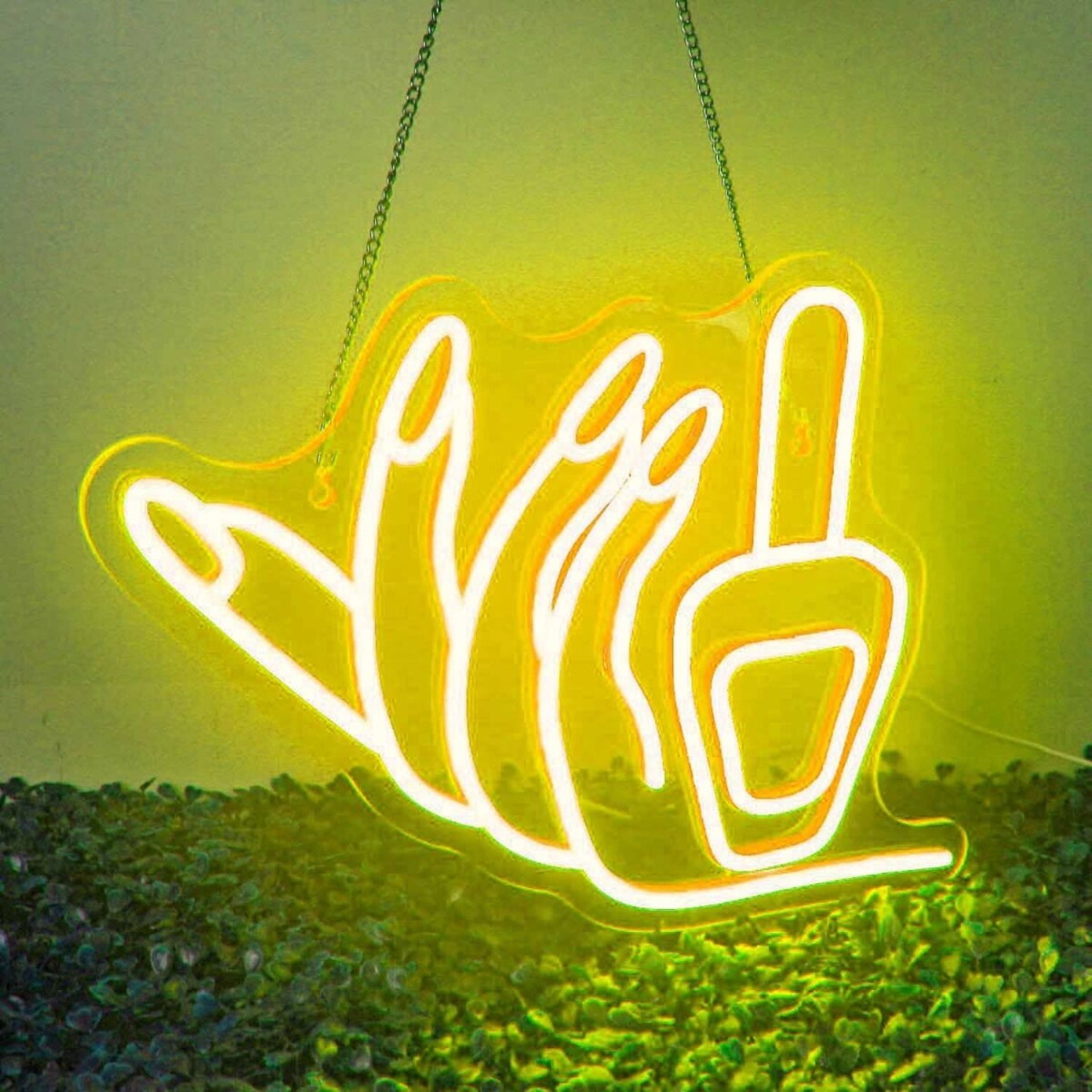 Chic Nail Salon Manicure Neon Sign | Shineneon