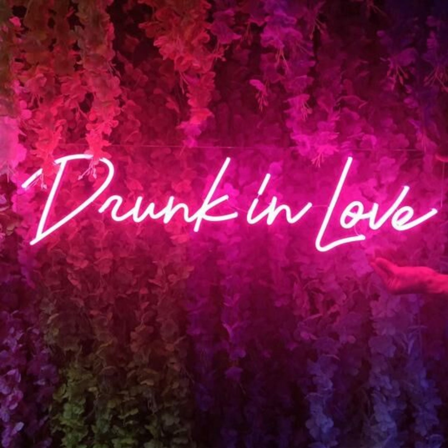 Drunk In Love Neon Sign For Fun And Playful Settings | Shineneon