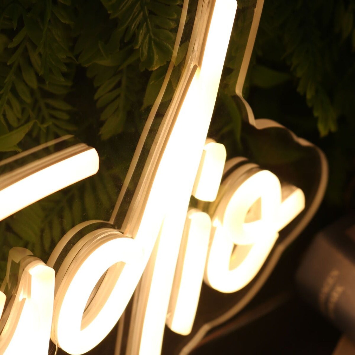 La Bella Spa And Studio Led Neon Sign - Shineneon