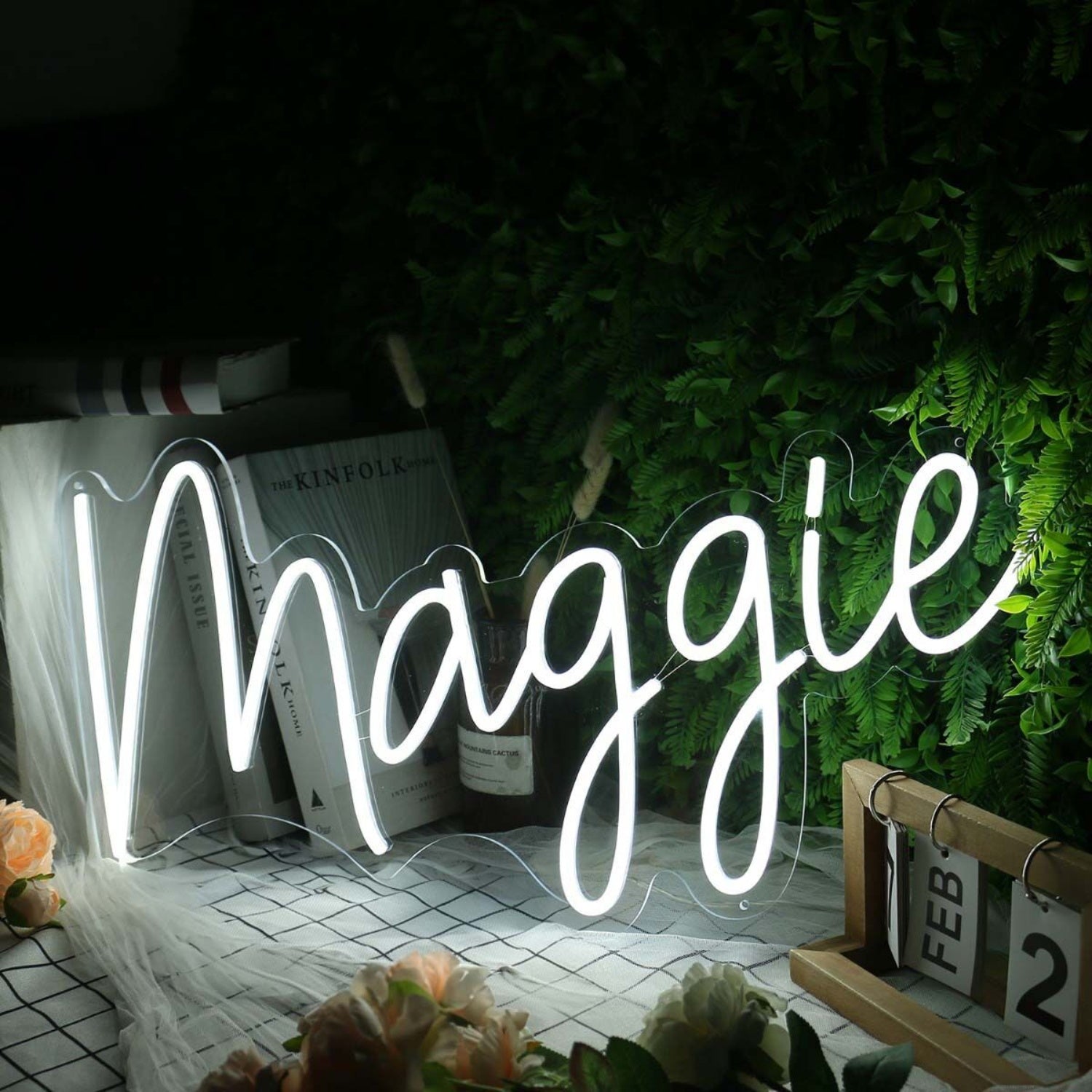 Maggie White Name Led Neon Sign - Shineneon