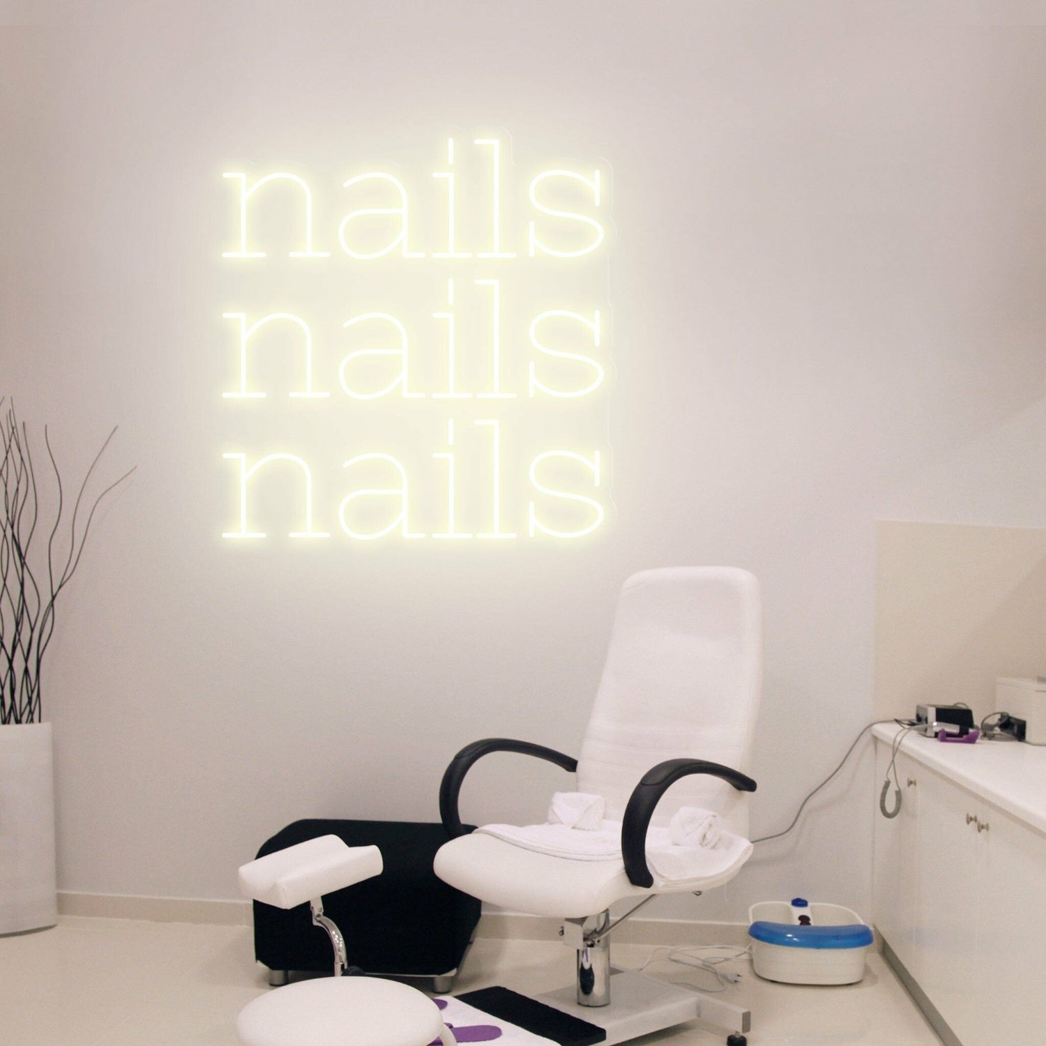 Nails Salon Add Elegance To Your Salon With Chic Neon | Shineneon