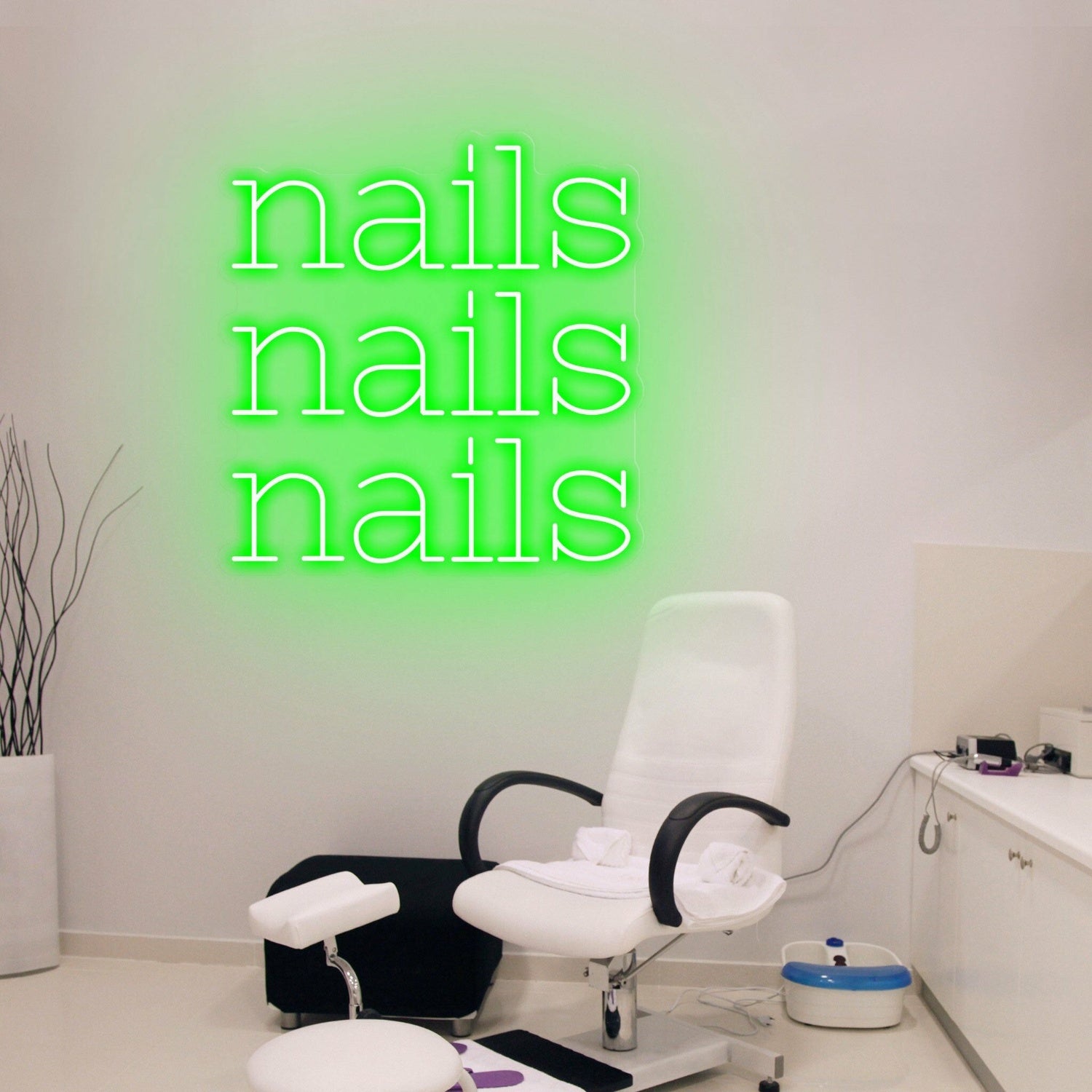 Nails Salon Add Elegance To Your Salon With Chic Neon | Shineneon