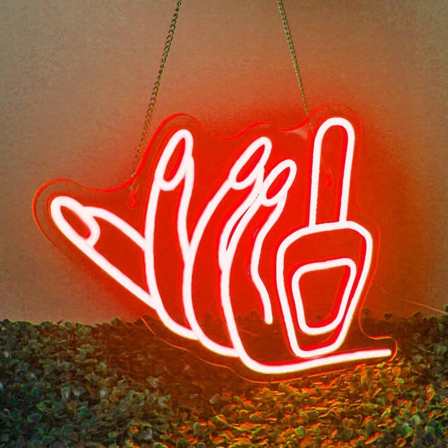 Chic Nail Salon Manicure Neon Sign | Shineneon