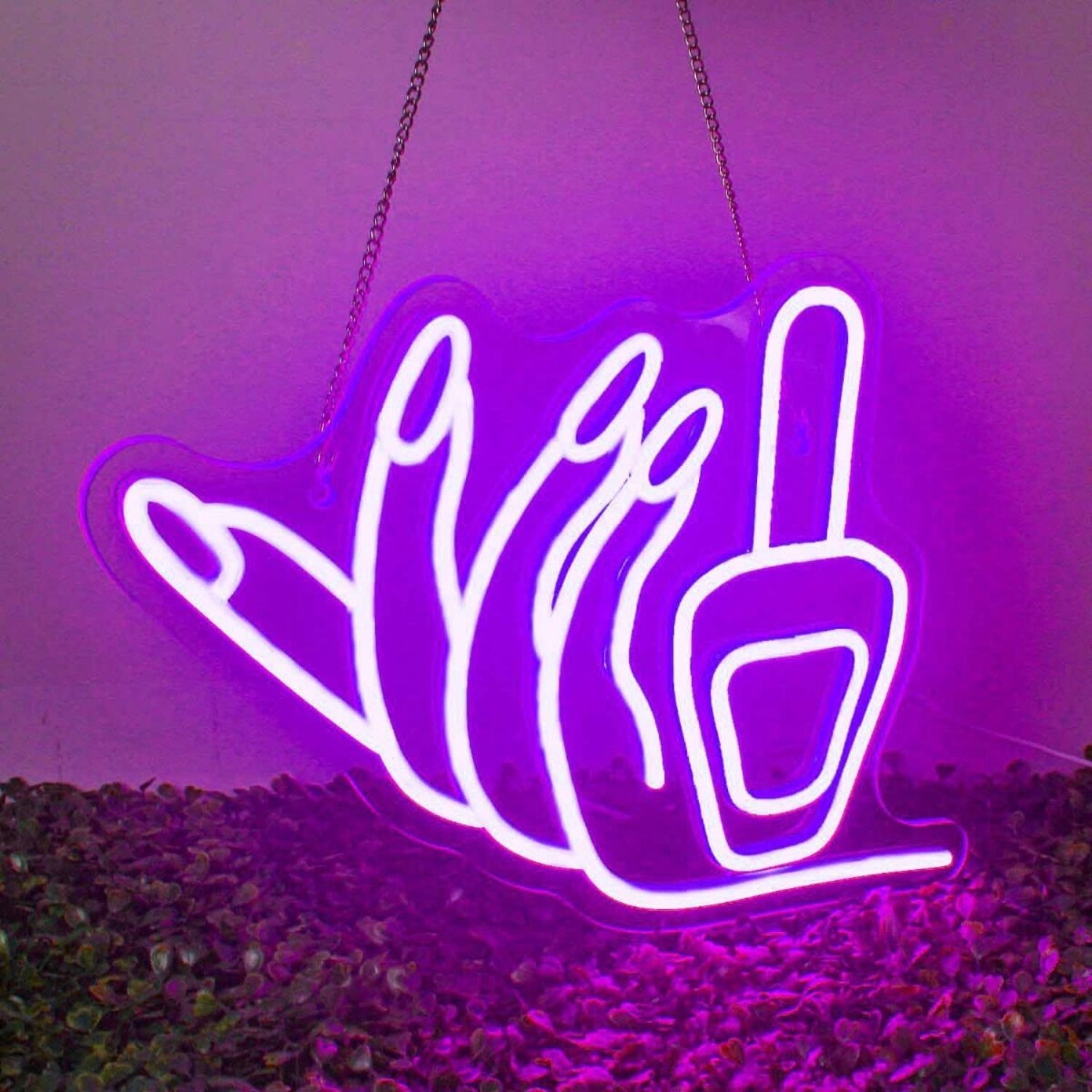 Chic Nail Salon Manicure Neon Sign | Shineneon