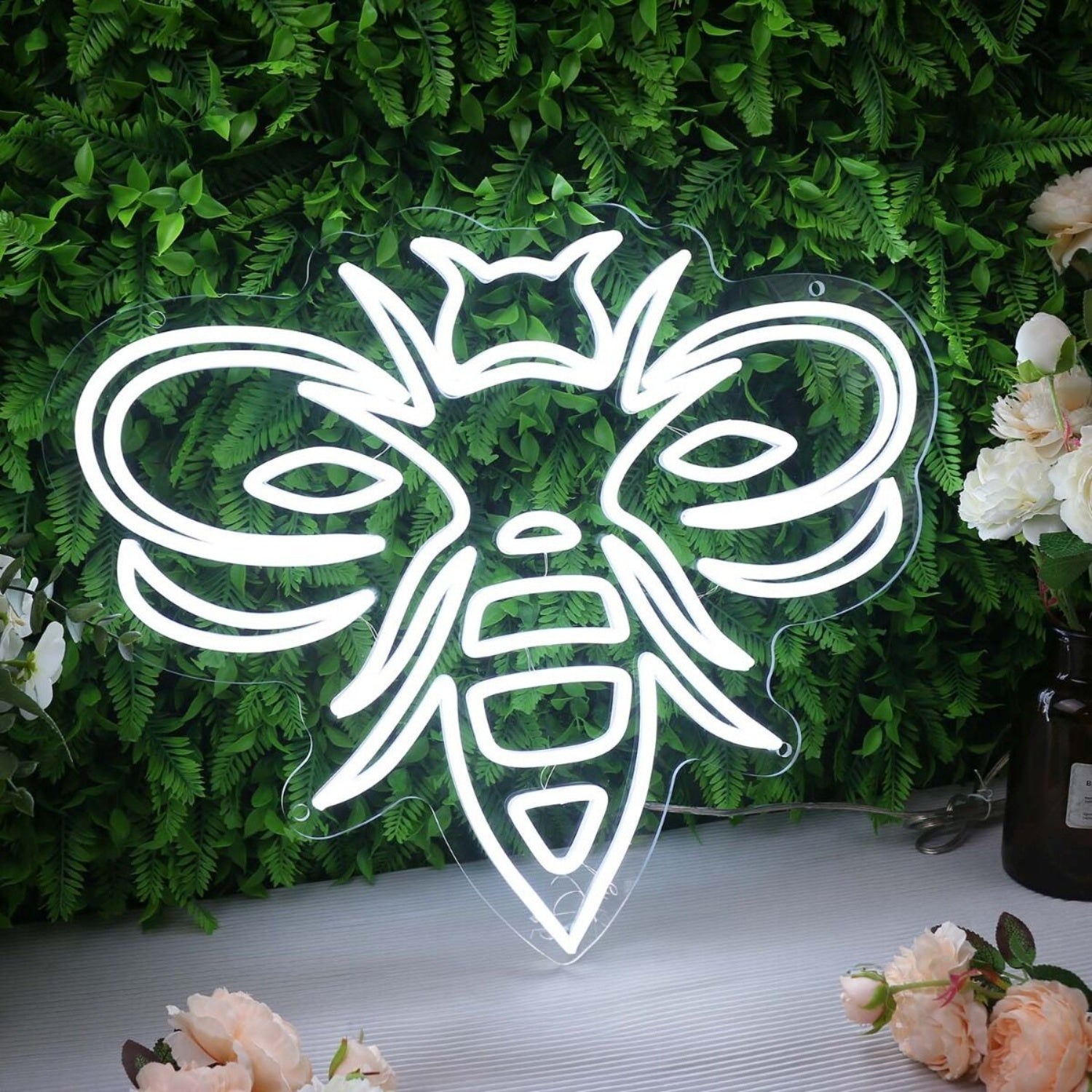 High Detailed Bee White Led Neon Sign - Shineneon