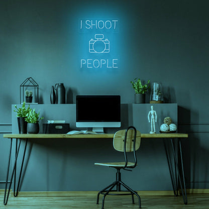 I Shoot People Photographers Neon Tribute To Capturing Moments - Shineneon