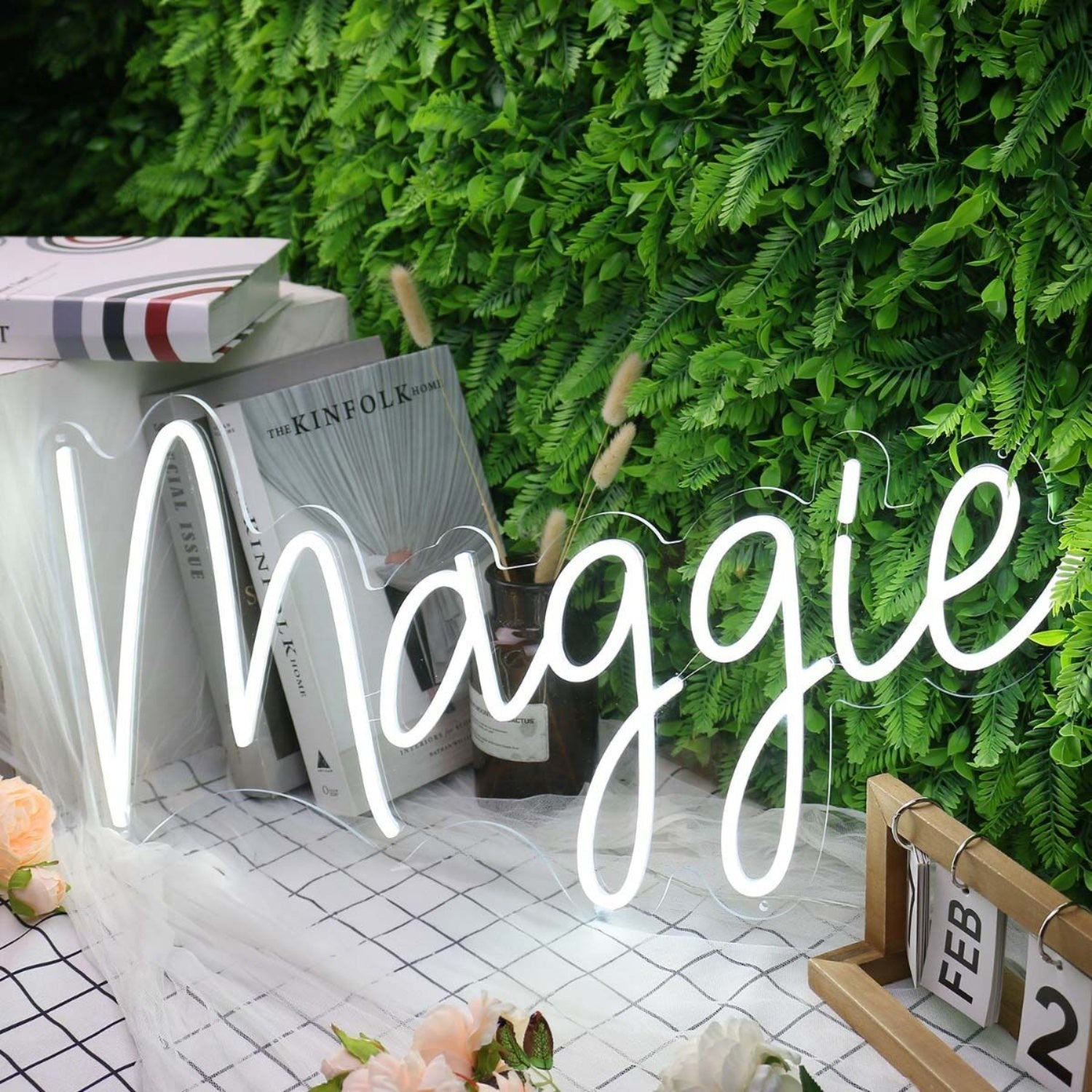 Maggie White Name Led Neon Sign - Shineneon