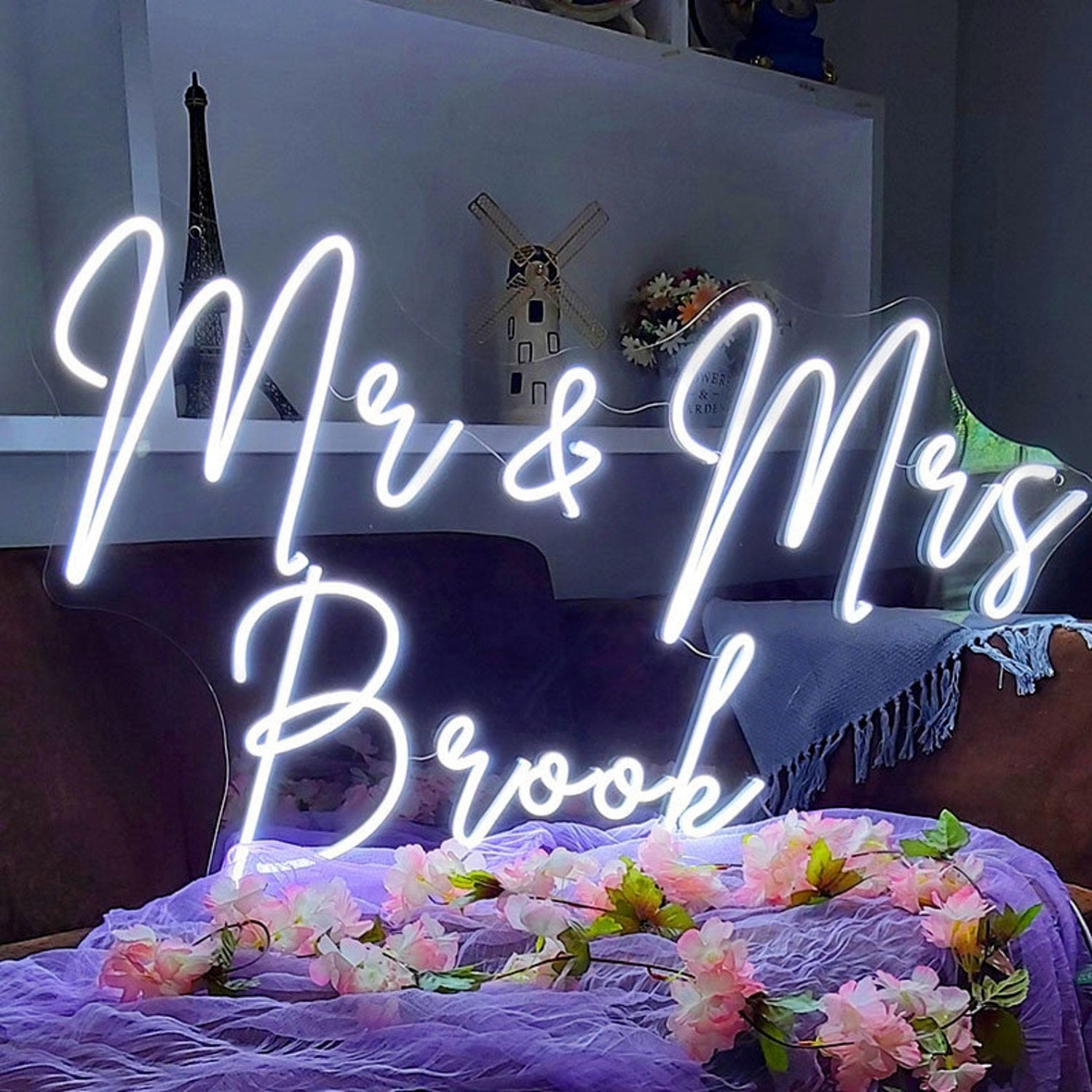 Mr And Mrs Wedding Led Neon Sign With Your Family Name | Shineneon
