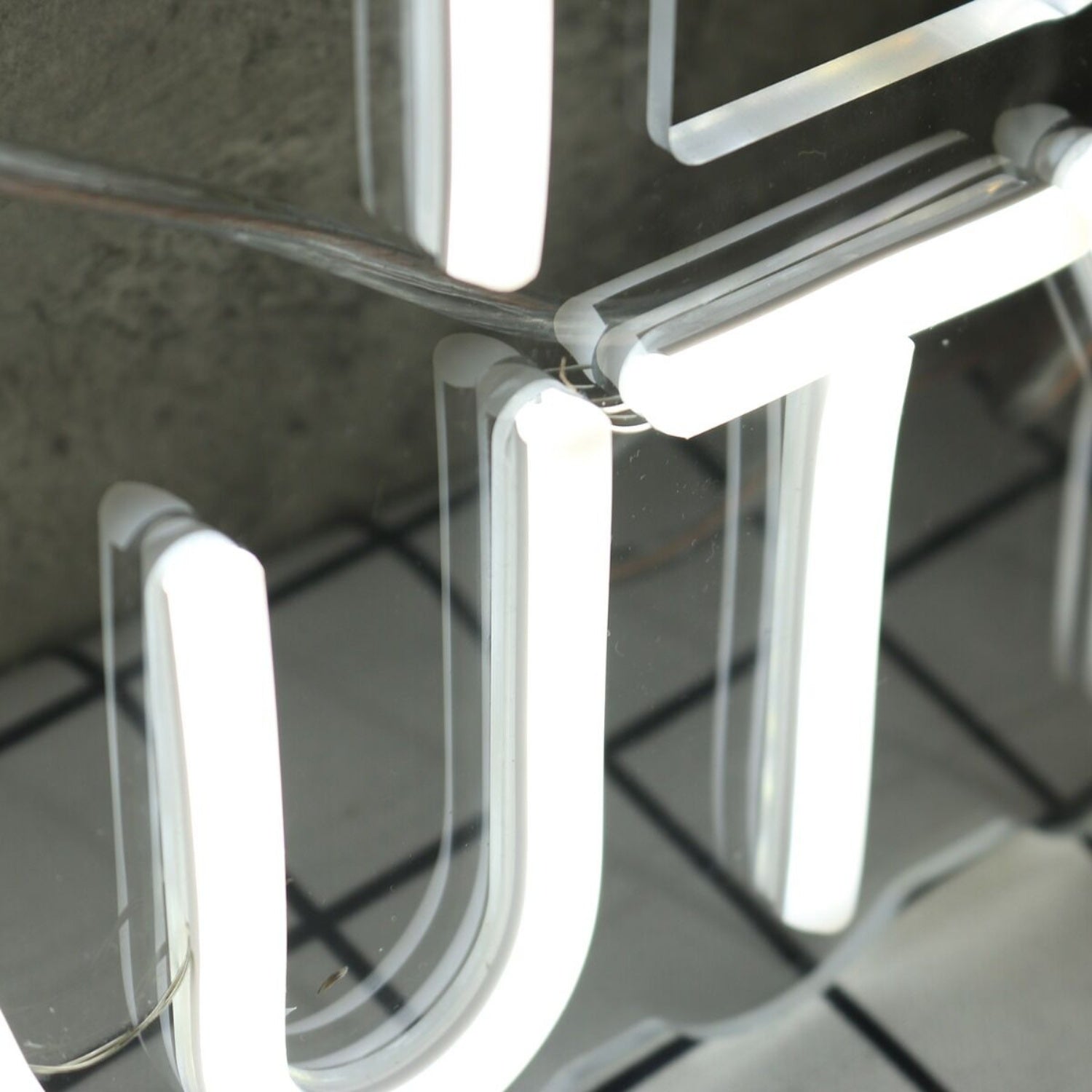 Wavy Beauty White Led Neon Sign - Shineneon